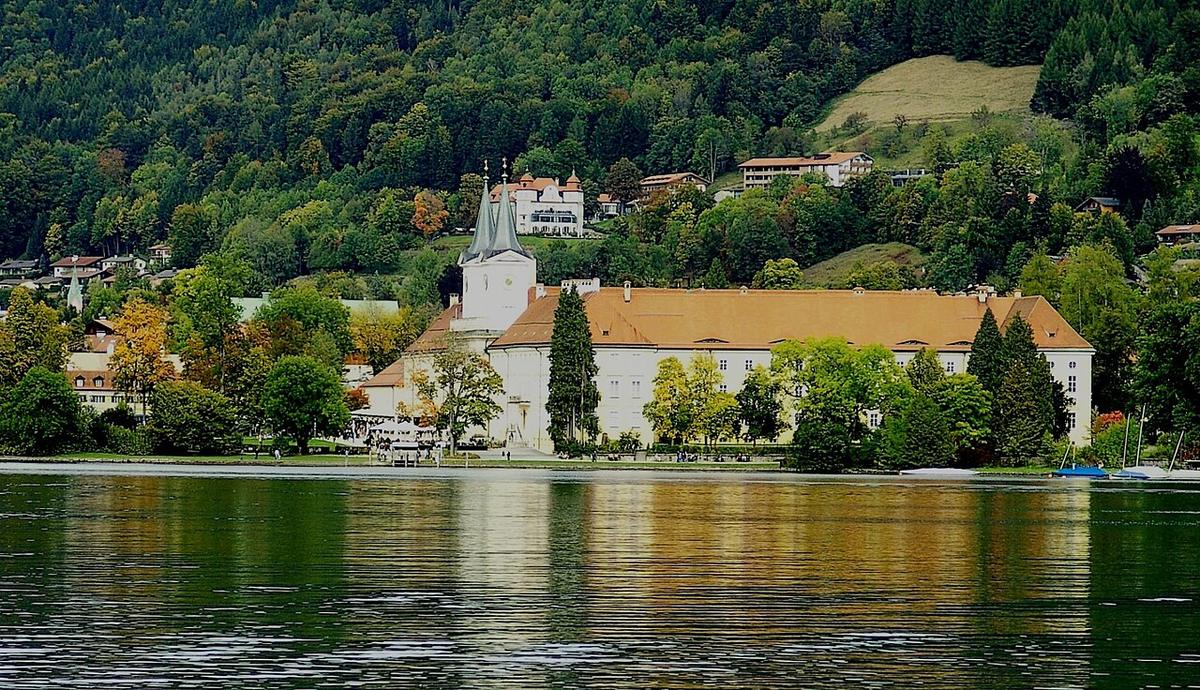 Kloster Tegernsee vom See aus